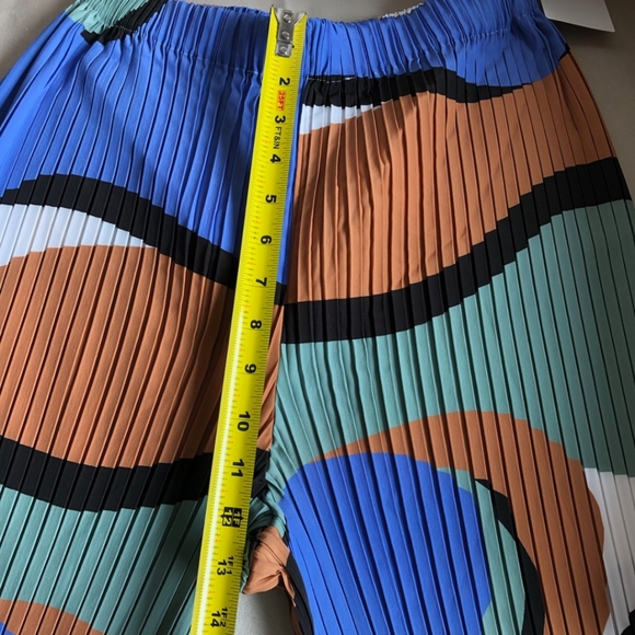 ISSEY MIYAKE Cropped Trousers - Picture 4 of 5